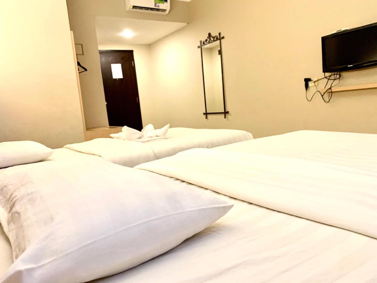 Sky View Hotel Managed By Os Batam Eksteriør billede